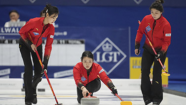 他在关键时 他在关键时